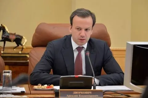 Дворкович поддержал снижение порога беспошлинного ввоза товаров до 200 евро