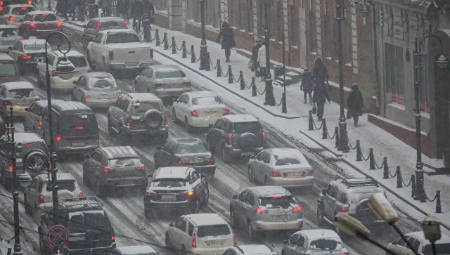 Во Владивостоке произошло более 250 ДТП из-за снегопада