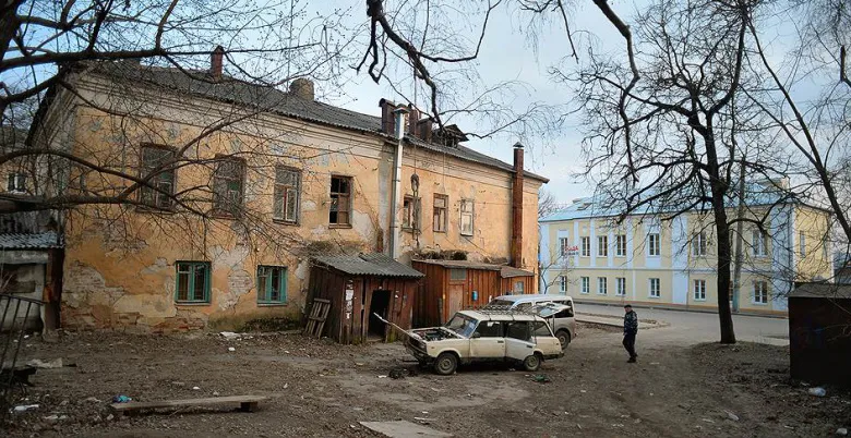 Сотни жителей Севастополя переселят из аварийного жилья