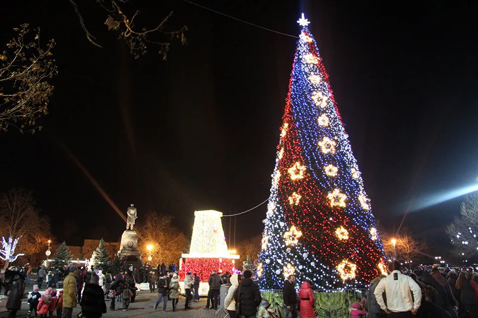 Ёлку на площади Нахимова откроют в середине декабря