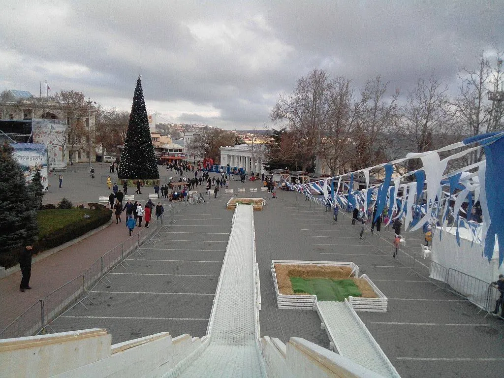 Стали известны достижения горки на площади Нахимова в Севастополе