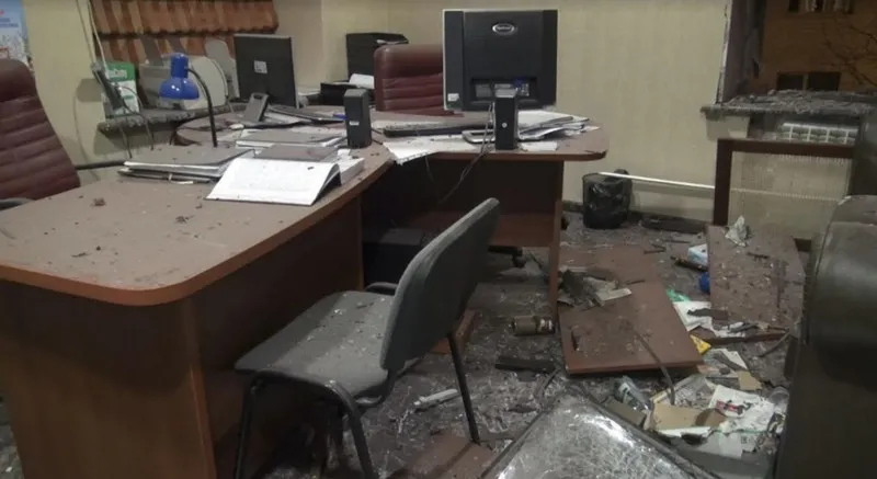 В центре Донецка прогремел взрыв, повреждено здание Минобороны