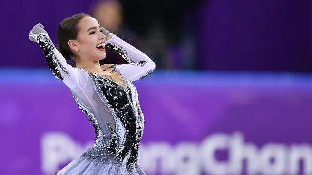 Загитова установила мировой рекорд в короткой программе на ОИ, обойдя Медведеву