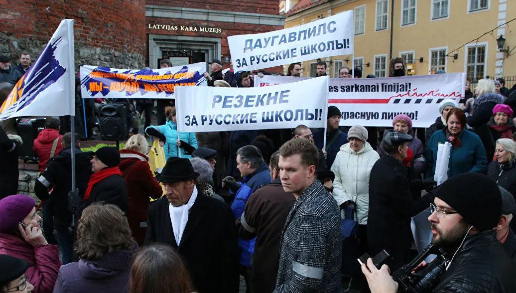 В Риге три тысячи человек приняли участие в акции в защиту русских школ