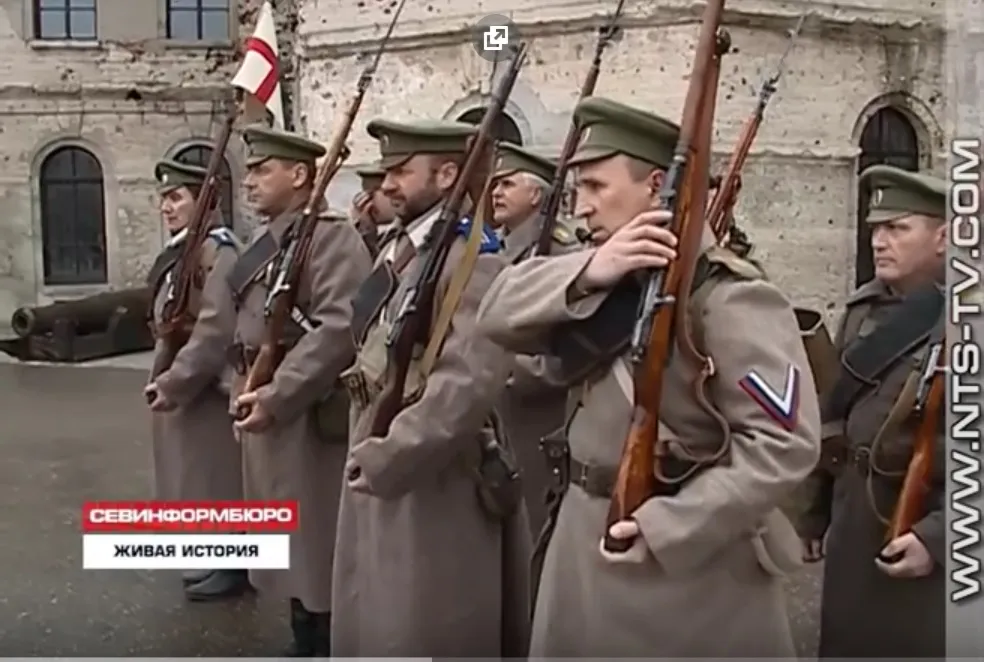 В Севастополе реконструкторы показали вооружение и быт солдат Литовского полка
