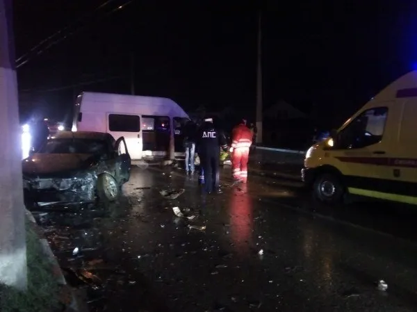 В Севастополе в страшном лобовом ДТП столкнулись три авто
