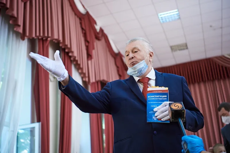 Жириновский призвал карать не признающих Крым политиков