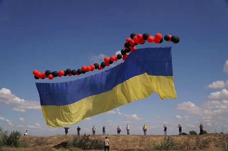 Украинский флаг не долетел до Крыма