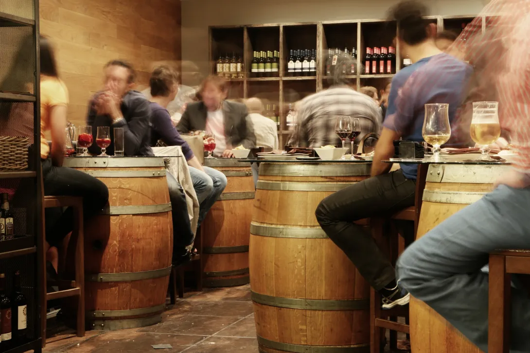 В Севастополе пьяный иностранец громил бар 