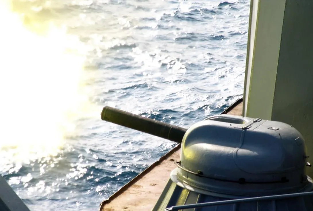 Опубликовано видео «охоты» пограничников Севастополя за британским эсминцем