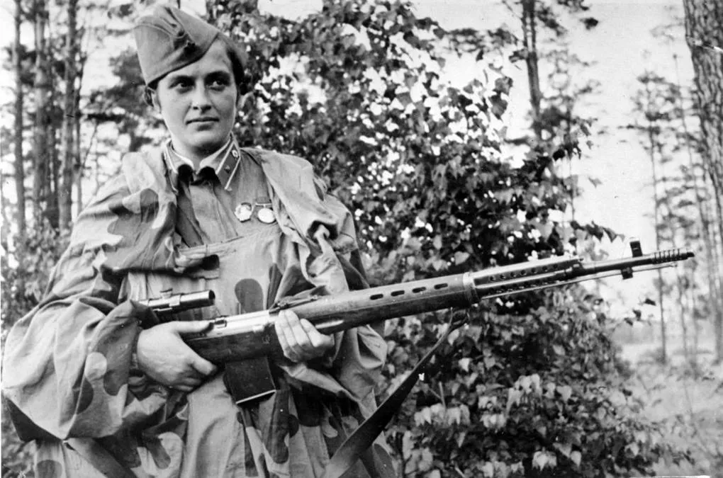«Не только давать жизнь, но и защищать ее...» – история самой знаменитой женщины-снайпера