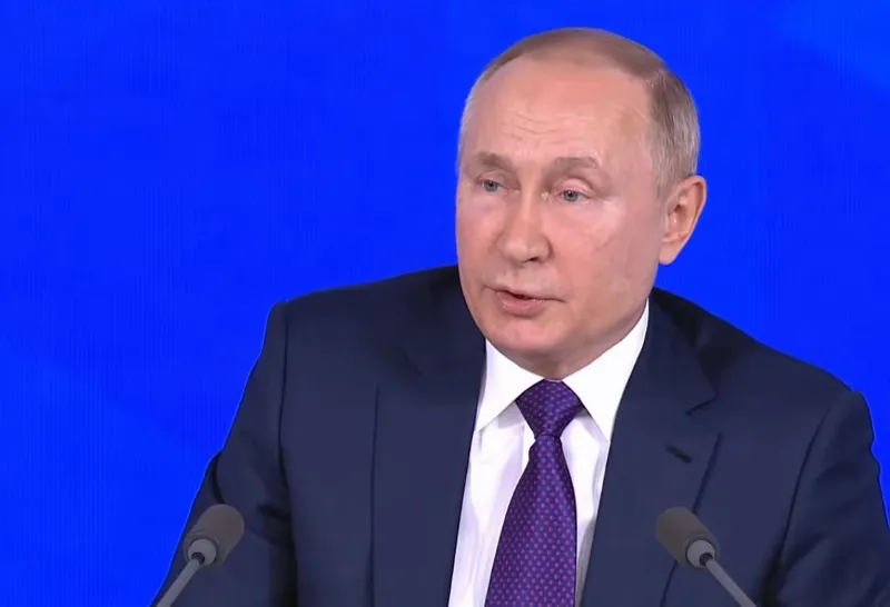 Путин пообещал секретным способом улучшить мобильную связь в Крыму