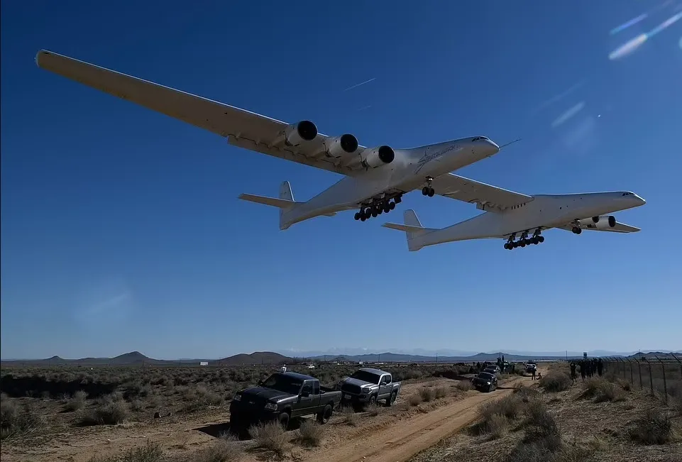 Самый большой самолёт планеты снова поднялся в небо