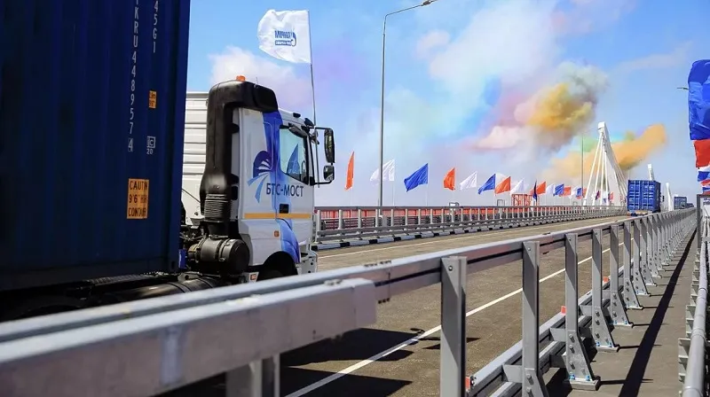 В России торжественно открыли первый автомобильный мост до Китая