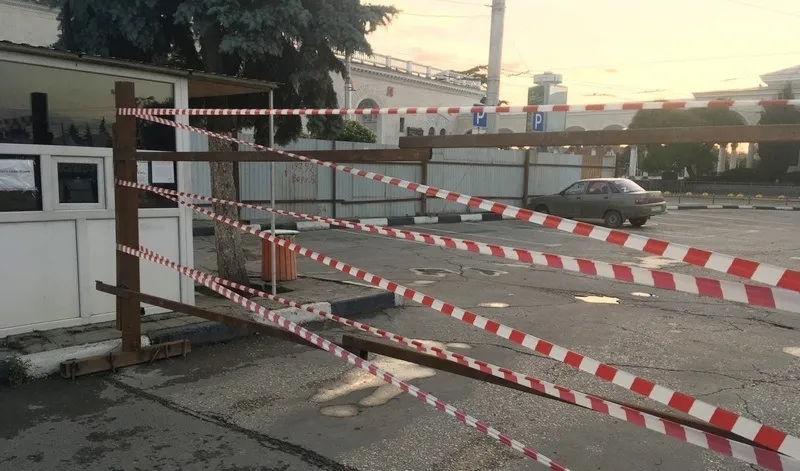 Стройка коллектора оставит главный железнодорожный вокзал Крыма без парковки