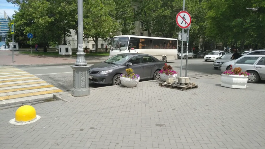 Люди и банки оказались в заложниках красоты в центре Севастополя