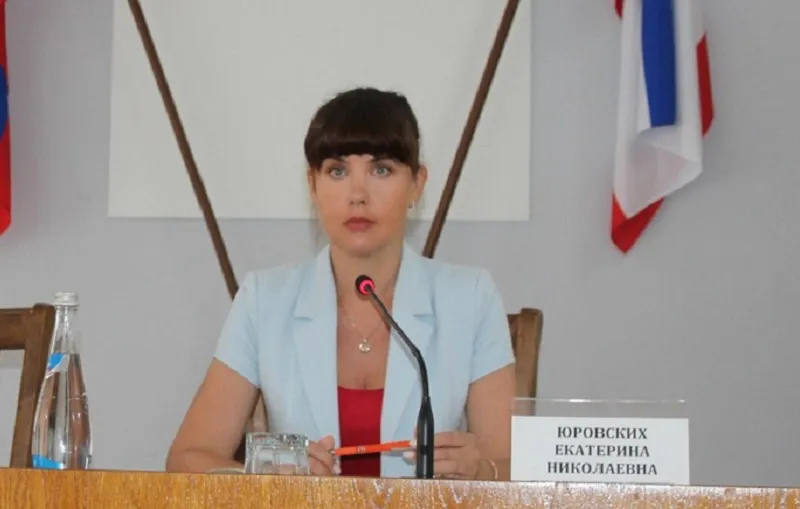 Уволенная за слабую работу экс-глава района в Крыму вдруг пошла на повышение