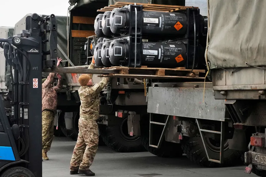 Генсек НАТО призвал усилить военную помощь Украине для мирного урегулирования