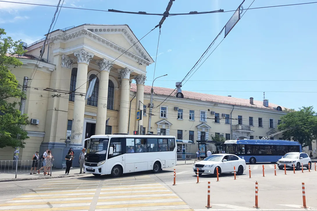 В больницах Севастополя ввели паспортный режим
