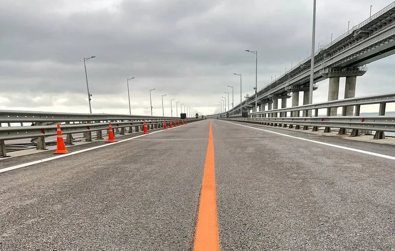 По восстановленной части Крымского моста открыли движение