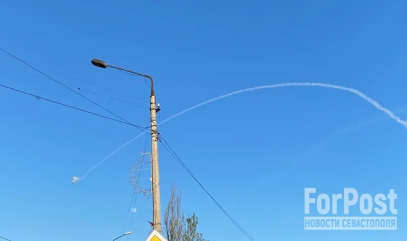 Жуткий грохот и след в небе: над Феодосией отработали силы ПВО