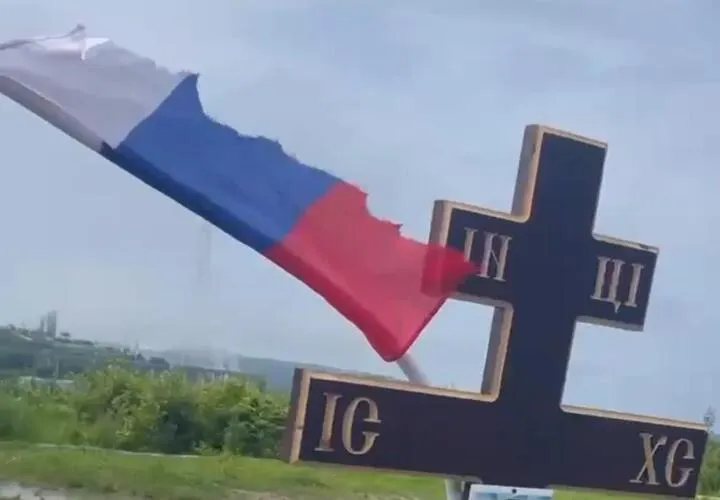 Полиция заплатит 200 тысяч за данные о порезавших флаги на могилах