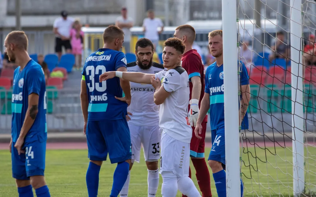 Севастопольских футболистов оштрафовали за поражение со счетом 7:0 