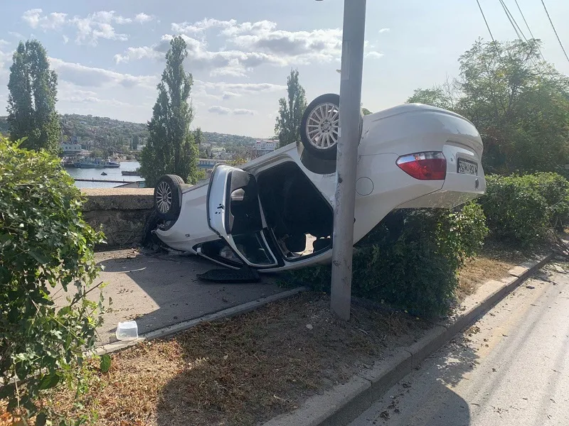 Автомобильная авария в Севастополе шокировала случайных наблюдателей