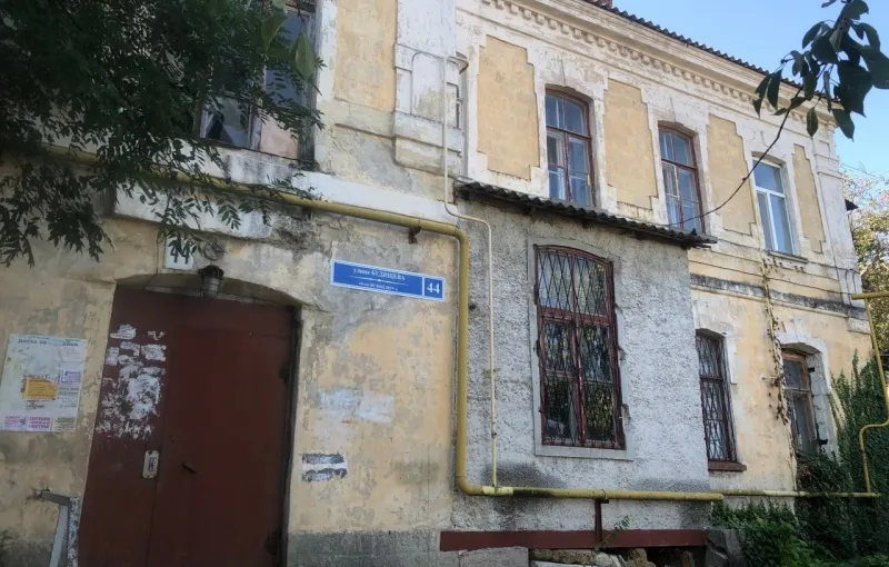 Власти Севастополя должны снести шесть аварийных многоквартирных домов
