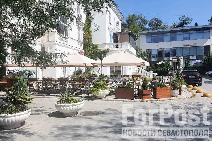 ДИЗО освободили от права выделять землю под летние кафе Севастополя 