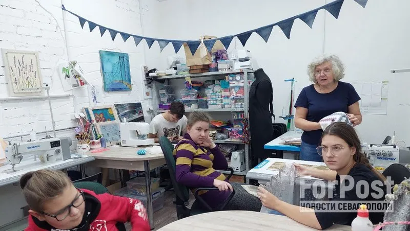 Непростые мастерские: как подростки-инвалиды в Крыму получают азы профессий