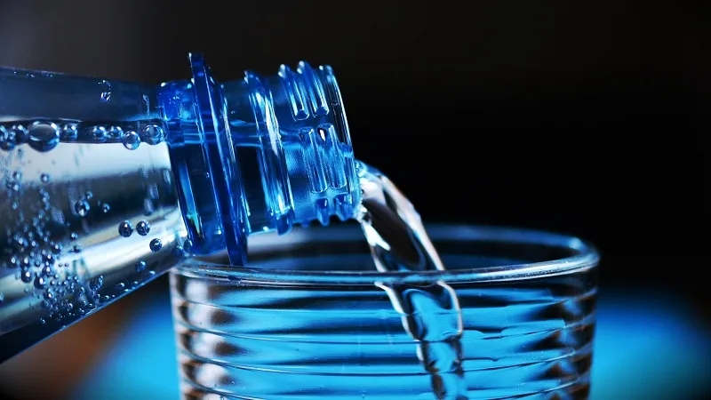 В воде из пластиковых бутылок обнаружили неожиданное