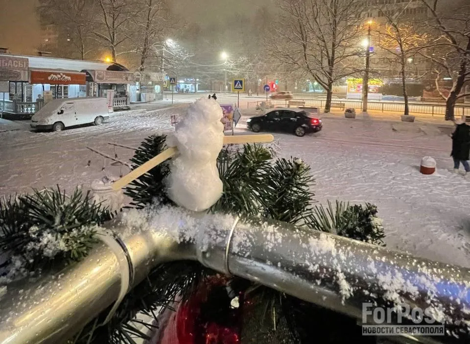 Севастополь на день превратился в город победивших снеговиков 