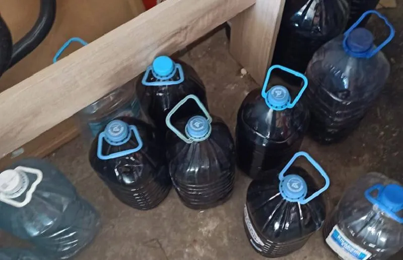 Гектолитр опасного алкоголя крымчанин собирался реализовать в курортном кафе
