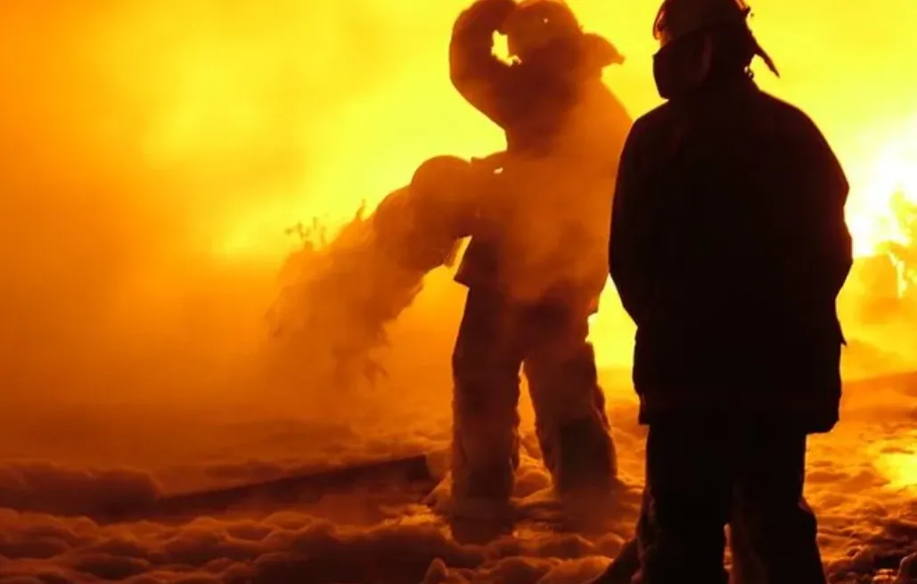 После атаки БПЛА загорелась нефтебаза на границе России