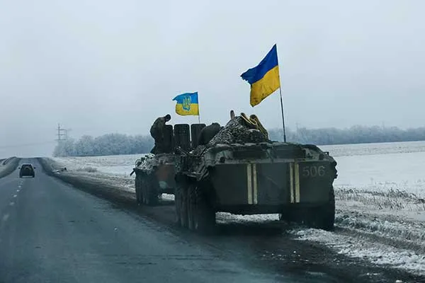 Украина эвакуирует из Курахово архивы, чиновников и сотрудников СБУ