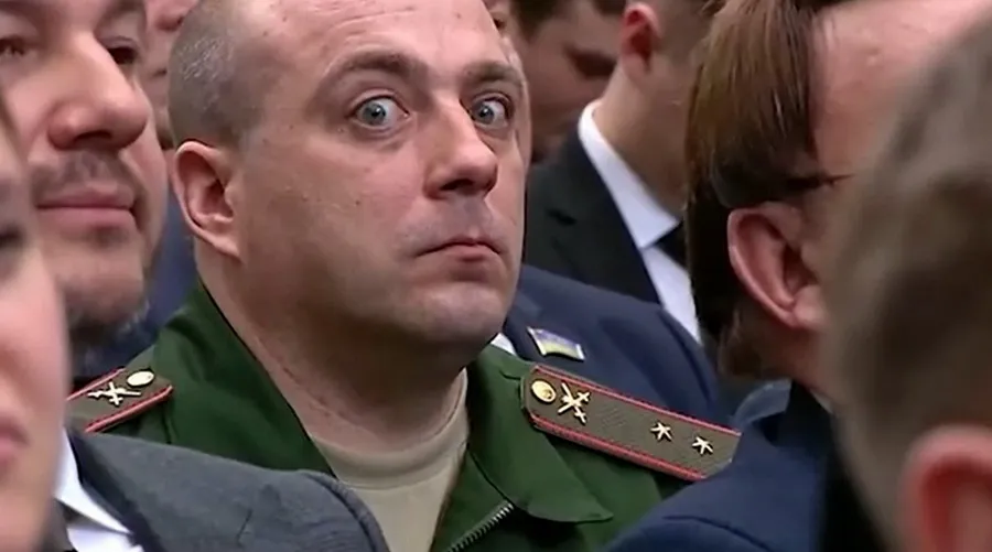 Раскрыта личность удивлённого военного на послании Путина