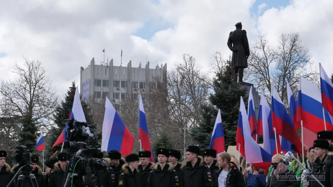 Севастополь празднует 10-летие воссоединения с Россией 