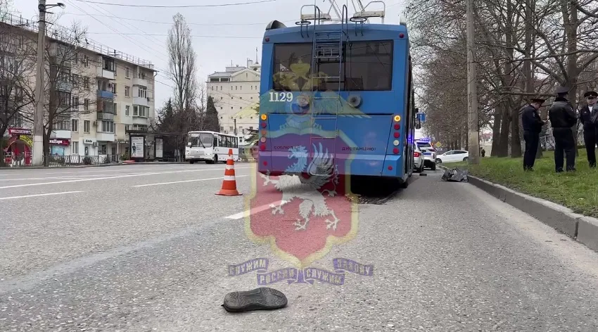 В Севастополе троллейбус сбил молодого мужчину на пешеходном переходе