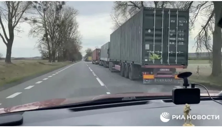 Тысячи грузовиков застряли в очередях на границе Украины со странами ЕС