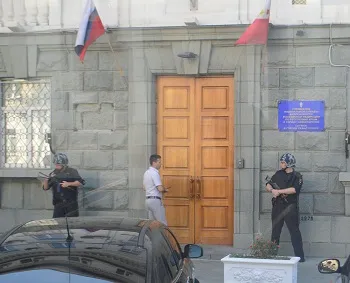 В Севастополе правоохранителями оцеплено здание ФСБ