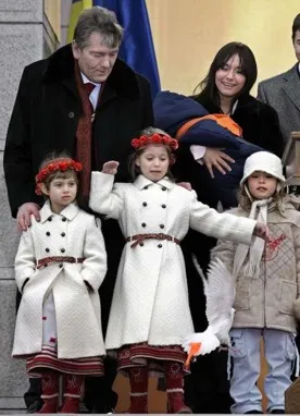 Свастика для девочек Ющенко Англосаксы учат фашизму детей украинской элиты