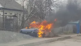 В Севастополе от мусора сгорела иномарка