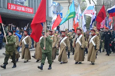 Утром в Севастополе промаршировали силы самообороны