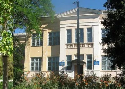 Школу-интернат № 4 в Севастополе нужно закрыть?