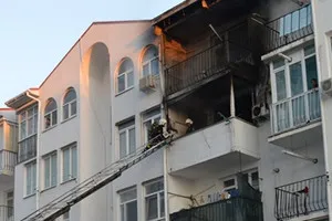 В Севастополе в ночном пожаре чуть не сгорела женщина с двумя детьми