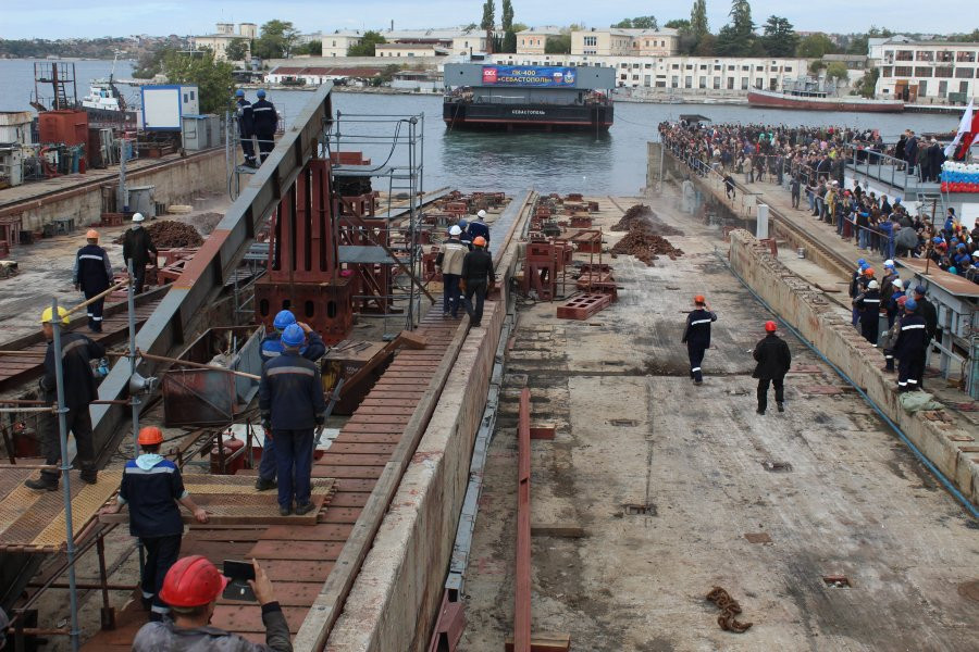 Севморзавод провалил строительство тяжелых плавкранов Севастополь