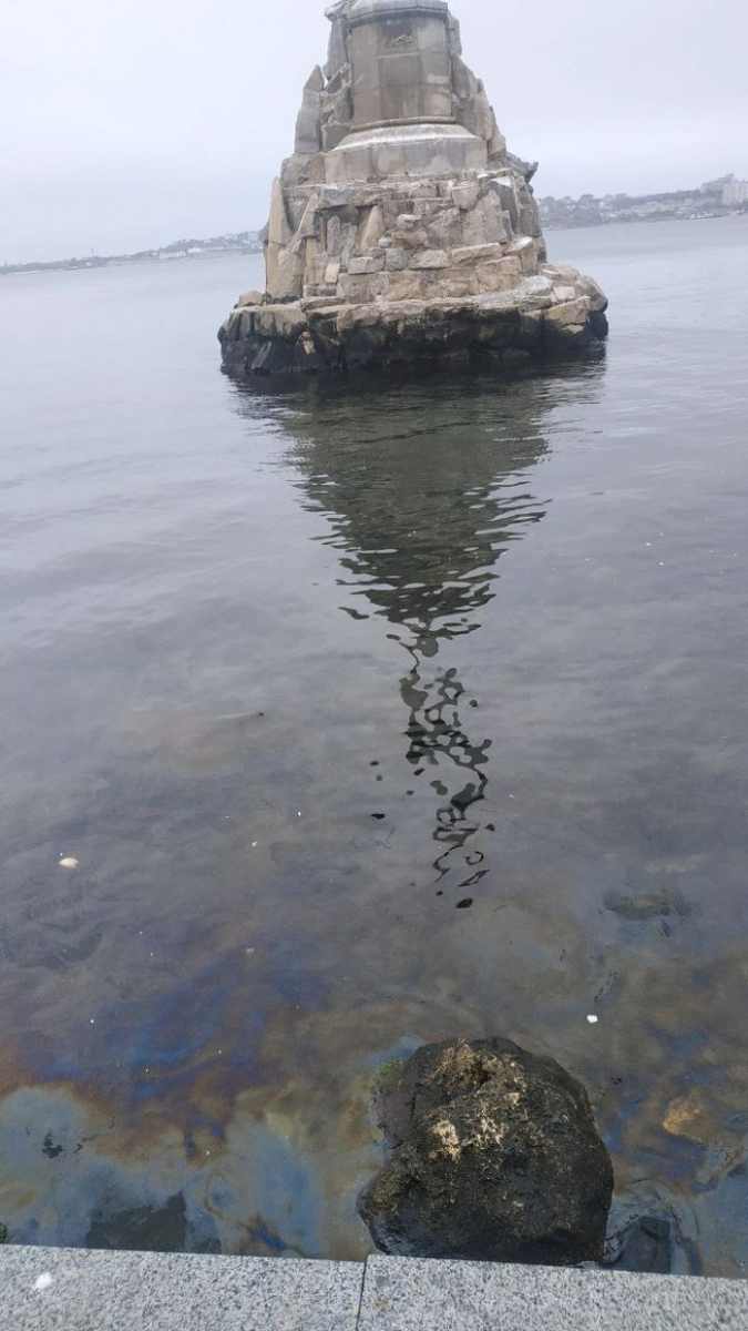 Севастополь мазут море