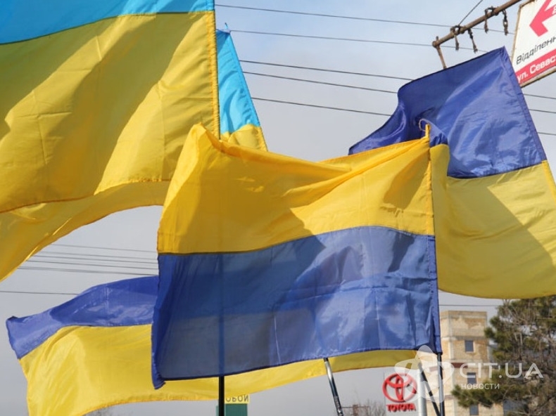 Почему украинский флаг. Флаг Грушевского Украины. Грушевский флаг Украины. Перевёрнутый флаг УНР. Флаг Украины наоборот.