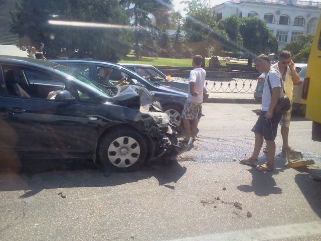 8 августа 2013 г. Авария вчера на ул Нахимова. ДТП В Севастополе сегодня на Нахимова онлайн.